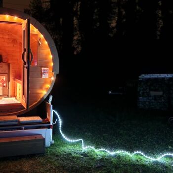 mobile Sauna nachts beleuchtet