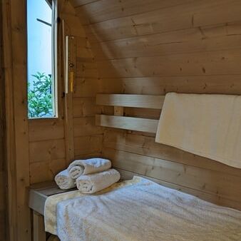 Holzofensauna innen Wellness2